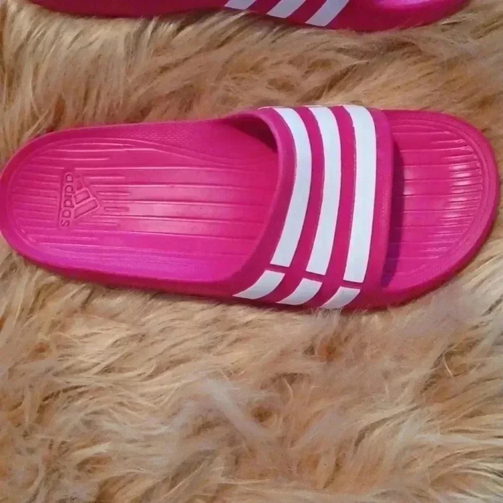 GIRL'S Adidas slides Size 4.5